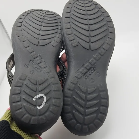 Crocs black and silver comfy flip flop sandals women's 10 - Picture 6 of 6